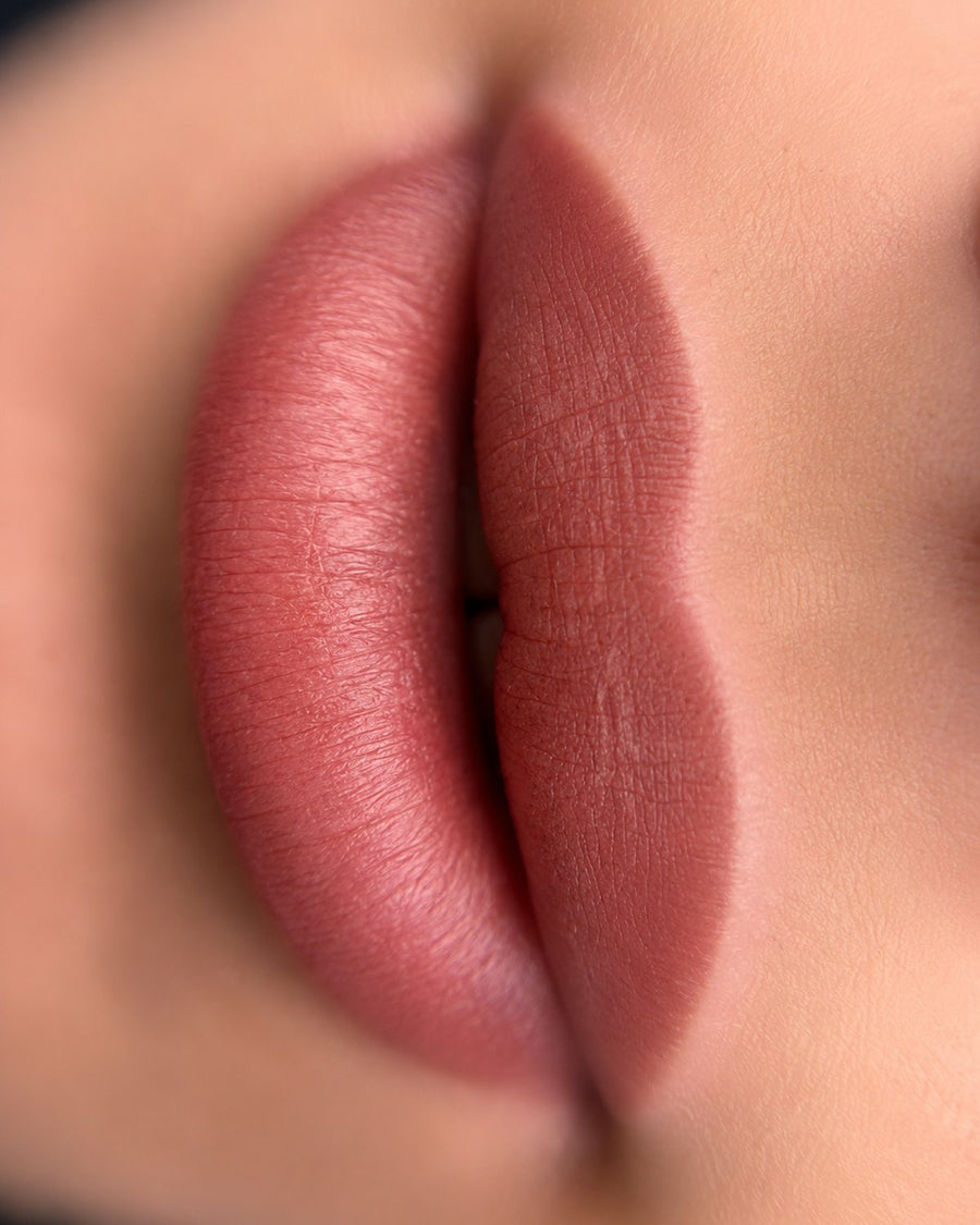 Blushed Lips · Rosa caldo · Fresco