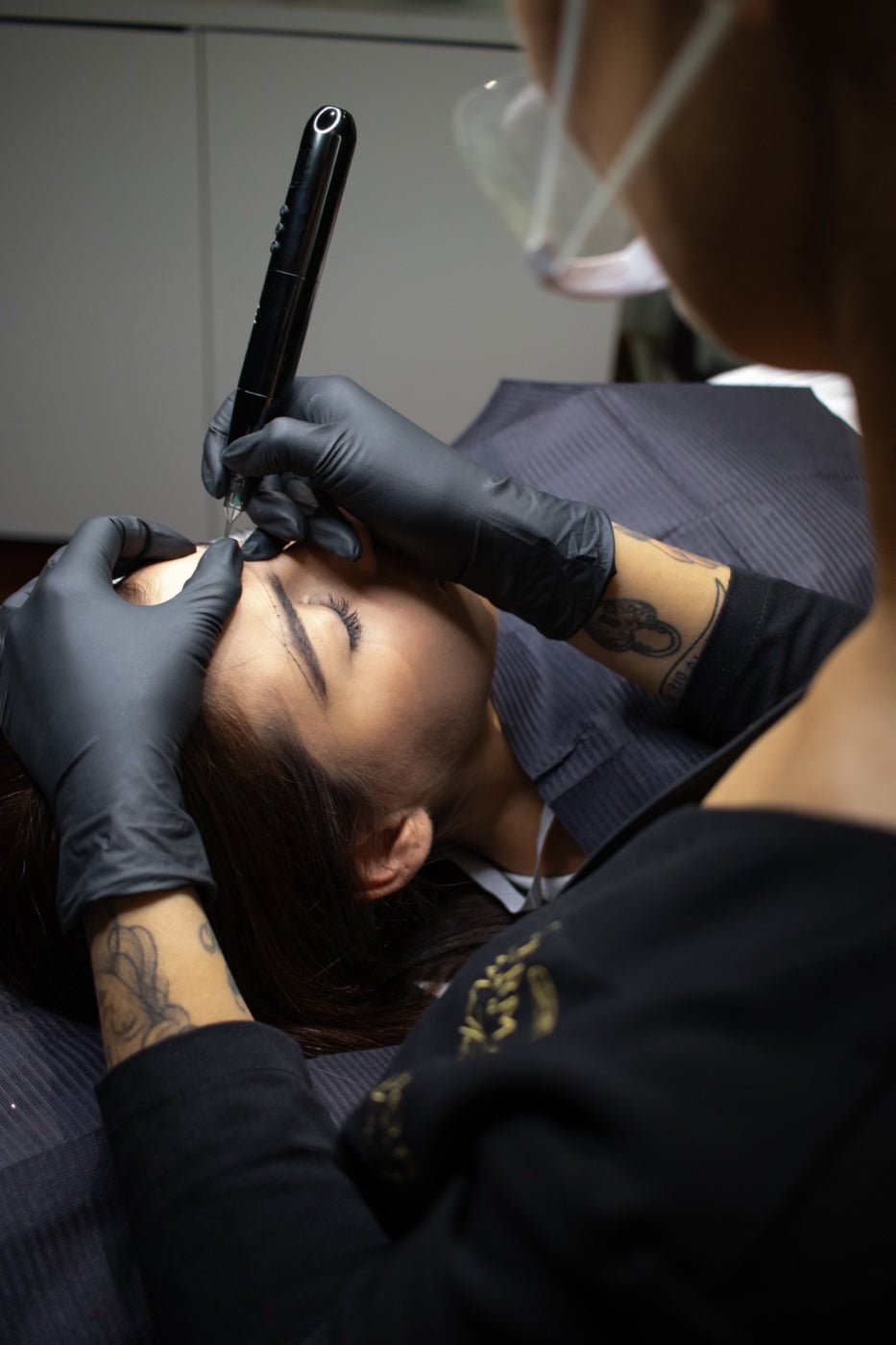 Agne Vaiciute durante un corso PMU Dermafusion